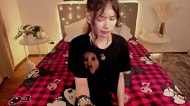 Emily Strikeee online show from May 24, 1:32 am
