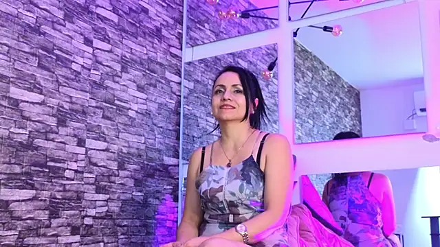 monicarousey online show from February 12, 10:46 am