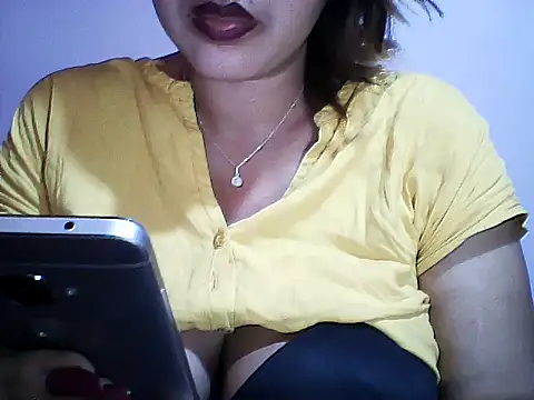 layanah12 online show from December 4, 3:04 am