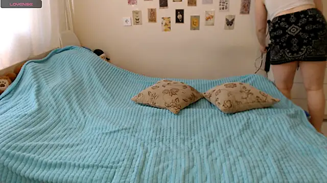 Snapshot of BettyandRich_ chatting on October 3, 8:44 am BettyandRich online show from October 3, 8:44 am