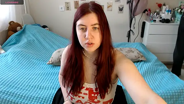 Snapshot of BettyandRich_ chatting on October 9, 8:34 am BettyandRich online show from October 9, 8:34 am