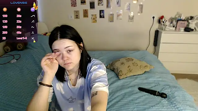 Snapshot of BettyandRich_ chatting on October 23, 8:46 am BettyandRich online show from October 23, 8:46 am