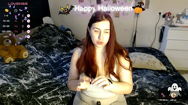 Snapshot of BettyandRich_ chatting on October 31, 8:48 am BettyandRich online show from October 31, 8:48 am