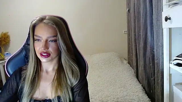 lonely dreamm online show from January 5, 2:08 pm