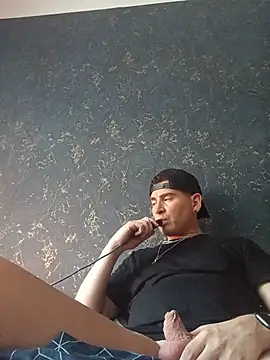 Snapshot of ElyasMatt chatting on August 5, 6:11 pm ElyasMatt online show from August 5, 6:11 pm