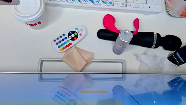 Snapshot of GiaCale chatting on November 7, 1:22 pm GiaCale online show from November 7, 1:22 pm