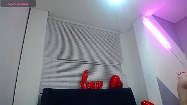 Snapshot of _lucysmith chatting on March 11, 12:54 am lucysmith online show from March 11, 12:54 am