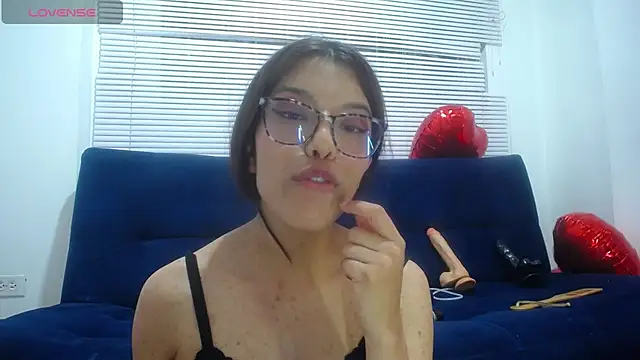 Snapshot of _lucysmith chatting on March 12, 6:18 am lucysmith online show from March 12, 6:18 am