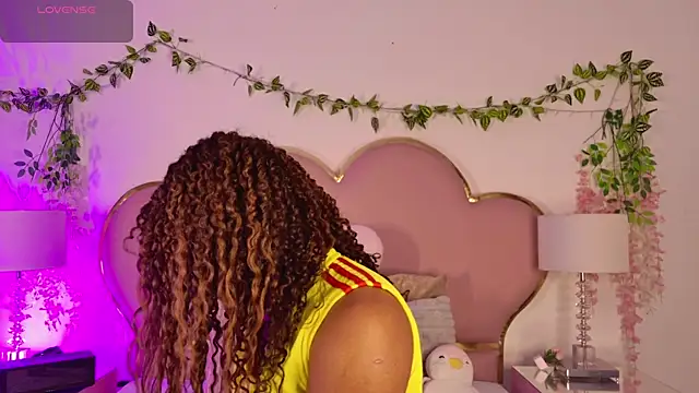 NahiaraReina online show from June 27, 1:39 pm