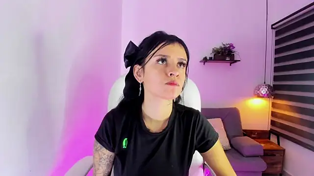 Snapshot of yenny_garcia chatting on October 1, 6:25 pm yenny garcia online show from October 1, 6:25 pm