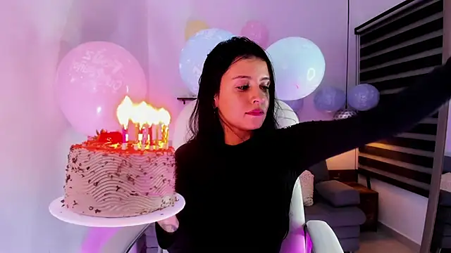 Snapshot of yenny_garcia chatting on October 7, 6:05 pm yenny garcia online show from October 7, 6:05 pm