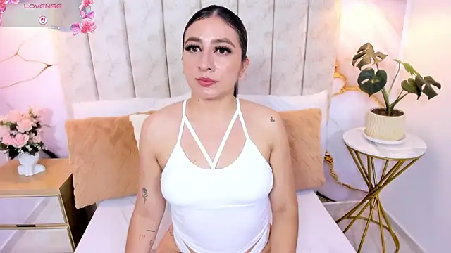 Snapshot of LauraSmith-01 chatting on March 18, 8:12 pm LauraSmith-01 online show from March 18, 8:12 pm