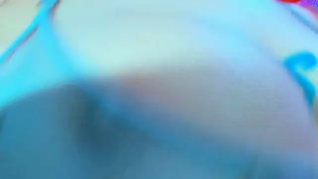 Snapshot of Lily_stone04 chatting on December 1, 5:01 am Lily stone04 online show from December 1, 5:01 am