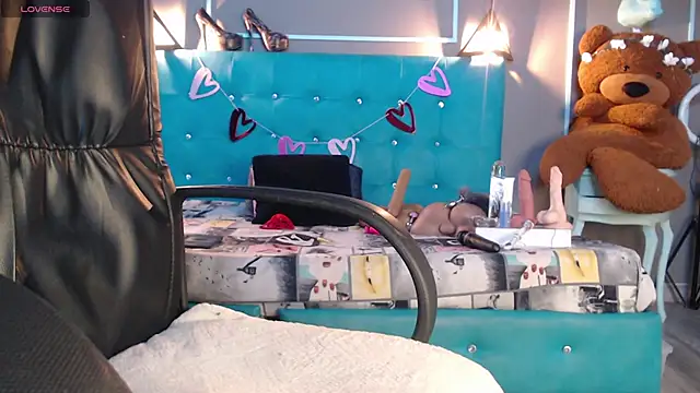 Snapshot of engel_devil chatting on February 16, 12:01 pm engel devil online show from February 16, 12:01 pm