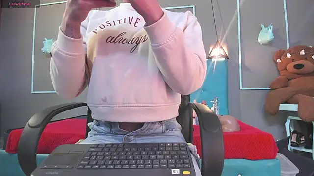 Snapshot of engel_devil chatting on March 20, 1:05 pm engel devil online show from March 20, 1:05 pm