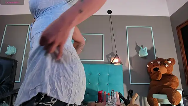 Snapshot of engel_devil chatting on March 28, 1:43 pm engel devil online show from March 28, 1:43 pm