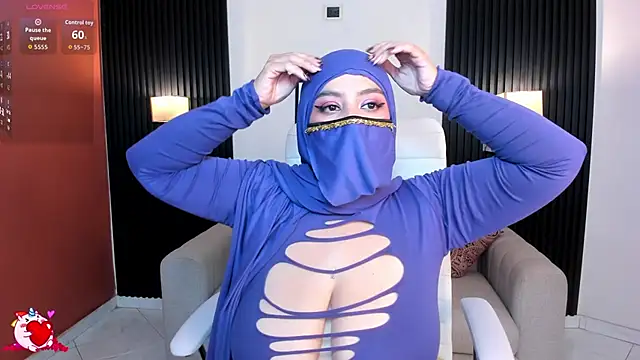 Snapshot of cloe_sirena chatting on October 14, 2:40 pm cloe sirena online show from October 14, 2:40 pm