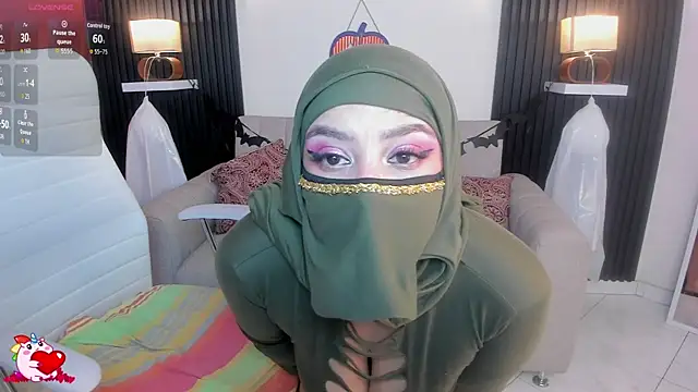 Snapshot of cloe_sirena chatting on October 24, 3:52 pm cloe sirena online show from October 24, 3:52 pm