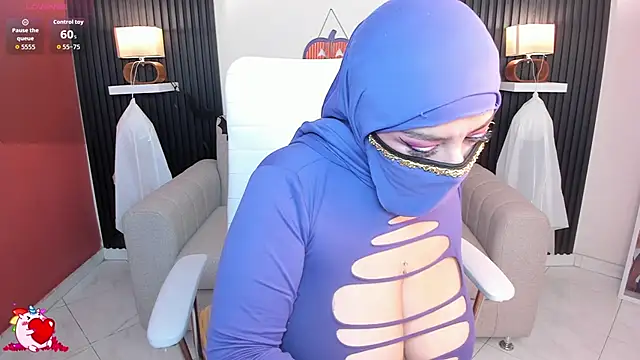 Snapshot of cloe_sirena chatting on October 26, 2:34 pm cloe sirena online show from October 26, 2:34 pm