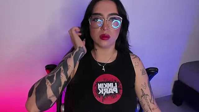 Snapshot of AnnikaMerliahh_ chatting on October 9, 3:37 am AnnikaMerliahh online show from October 9, 3:37 am