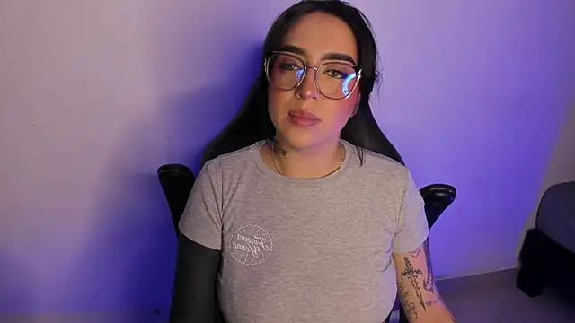 Snapshot of AnnikaMerliahh_ chatting on October 16, 3:40 am AnnikaMerliahh online show from October 16, 3:40 am