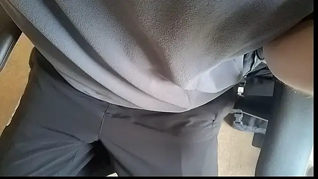 Snapshot of an4y8ot chatting on October 6, 10:02 am an4y8ot online show from October 6, 10:02 am