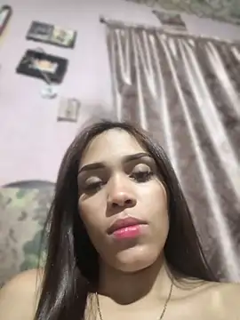 Snapshot of Cositarica_69 chatting on May 26, 5:47 am Cositarica 69 online show from May 26, 5:47 am