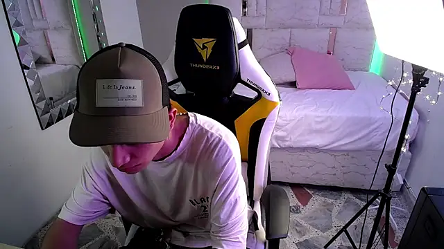 Snapshot of Brayan_lopezz chatting on January 7, 1:14 pm Brayan lopezz online show from January 7, 1:14 pm