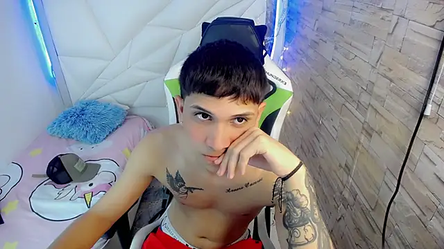 Snapshot of Brayan_lopezz chatting on January 21, 3:54 pm Brayan lopezz online show from January 21, 3:54 pm