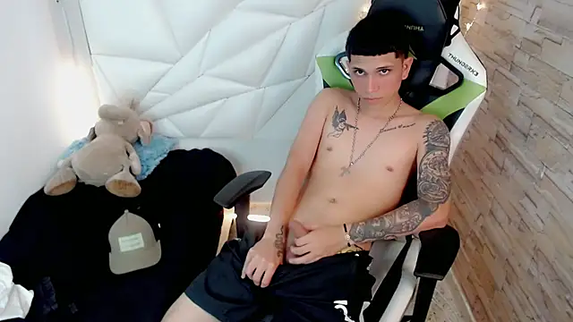 Snapshot of Brayan_lopezz chatting on February 3, 7:00 pm Brayan lopezz online show from February 3, 7:00 pm