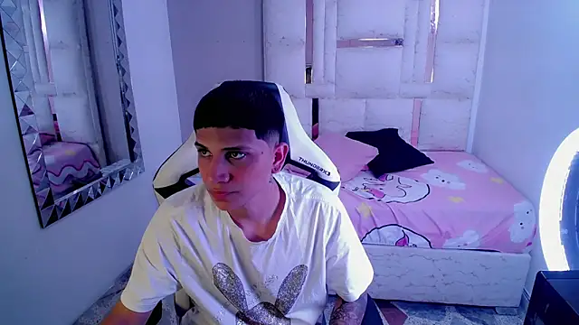 Snapshot of Brayan_lopezz chatting on March 19, 12:45 pm Brayan lopezz online show from March 19, 12:45 pm