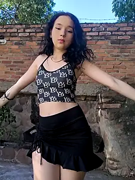 Snapshot of sweet_outdoor_charm chatting on September 28, 8:03 pm sweet outdoor charm online show from September 28, 8:03 pm