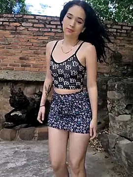 Snapshot of sweet_outdoor_charm chatting on October 8, 7:33 pm sweet outdoor charm online show from October 8, 7:33 pm