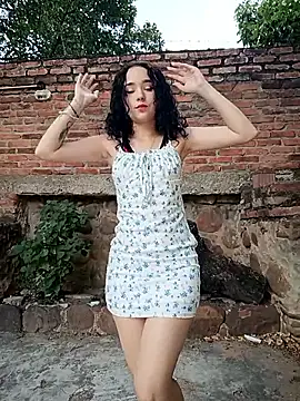 Snapshot of sweet_outdoor_charm chatting on November 27, 8:11 pm sweet outdoor charm online show from November 27, 8:11 pm