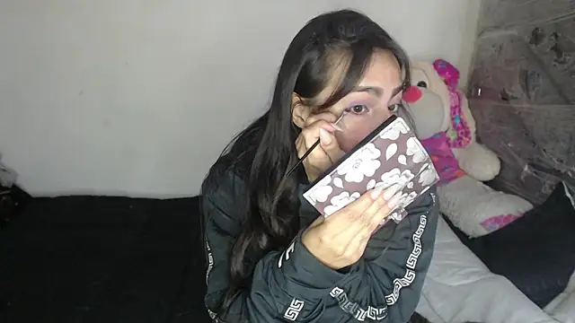 skinny sweet2411 online show from December 20, 12:07 am