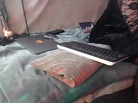 Snapshot of GoddessMonicaNylon chatting on October 10, 5:12 pm GoddessMonicaNylon online show from October 10, 5:12 pm