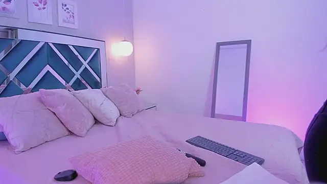 ibella7 online show from March 6, 10:15 pm