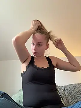 Snapshot of Hr_Frk_Olsen chatting on January 18, 10:41 am Hr Frk Olsen online show from January 18, 10:41 am