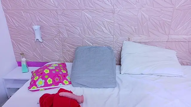 kinky redhead18 online show from March 27, 1:44 pm