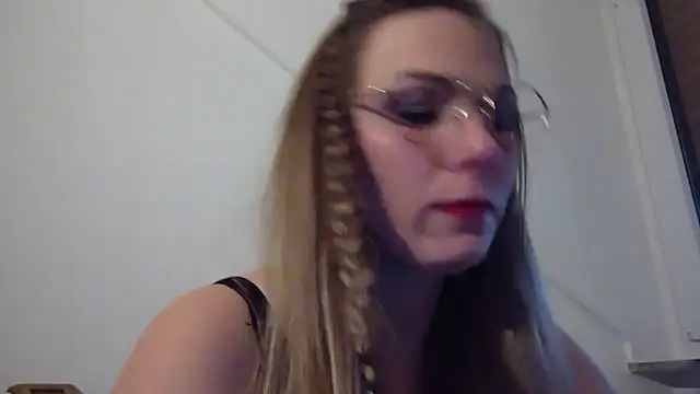 Snapshot of DevilsAngel13 chatting on December 2, 7:36 am DevilsAngel13 online show from December 2, 7:36 am