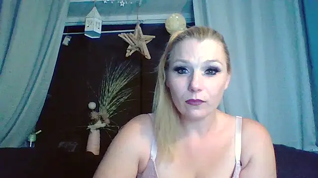 Snapshot of DevilsAngel13 chatting on September 16, 7:04 pm DevilsAngel13 online show from September 16, 7:04 pm