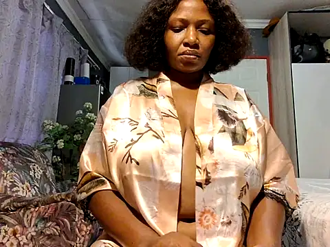 Snapshot of EbonyRose9 chatting on March 10, 6:40 am EbonyRose9 online show from March 10, 6:40 am