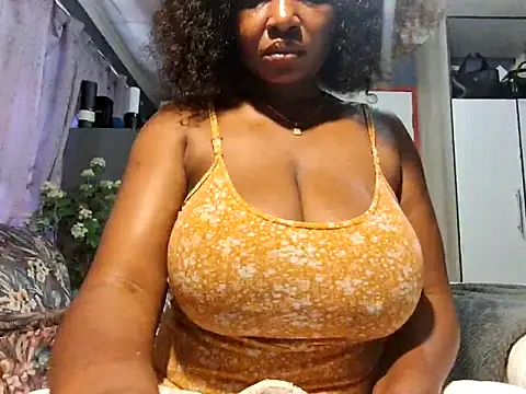 Snapshot of EbonyRose9 chatting on June 13, 7:50 am EbonyRose9 online show from June 13, 7:50 am