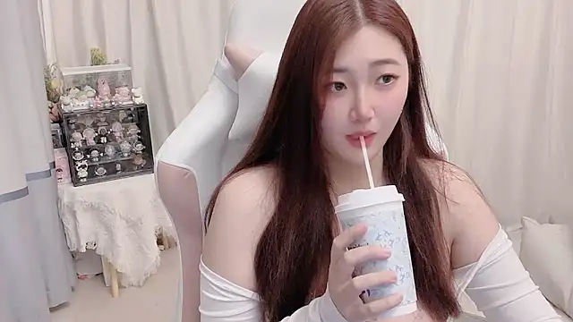 Stars Elyn online show from December 18, 11:45 am