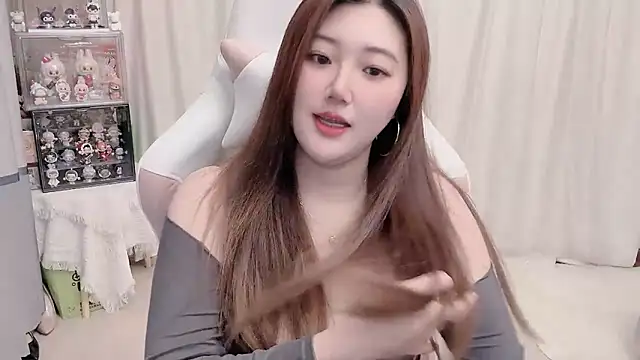 Stars Elyn online show from March 19, 3:29 pm