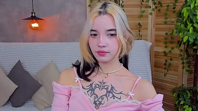 as1an girlfriend online show from January 22, 3:31 am