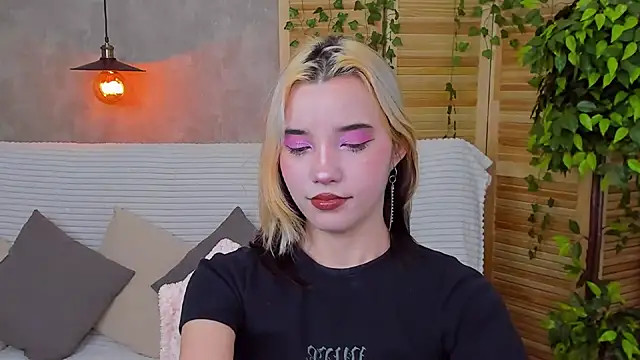 as1an girlfriend online show from January 27, 4:20 am