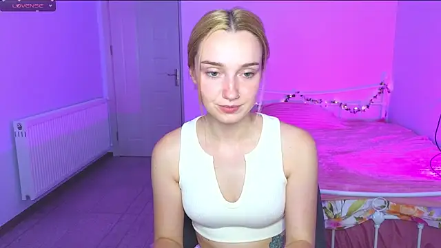 Wild Sophie  online show from September 23, 6:33 pm