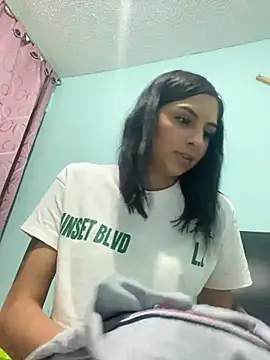 Hilary pinkk online show from December 25, 12:37 am