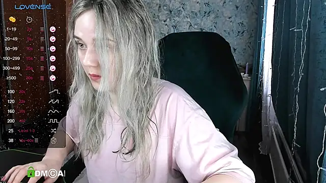 Snapshot of Your_small_bunny chatting on February 10, 4:41 am Your small bunny online show from February 10, 4:41 am